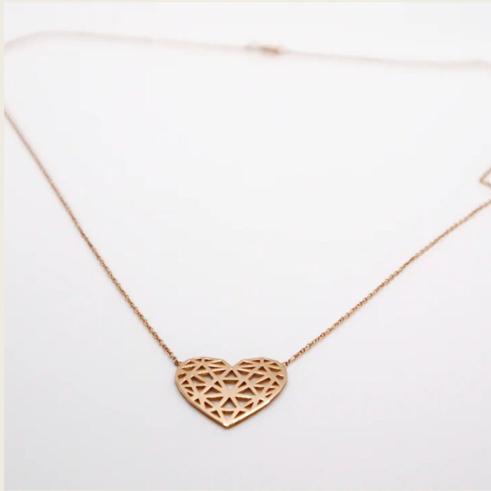 18k Gold Heart Necklace - Picture 4 of 9